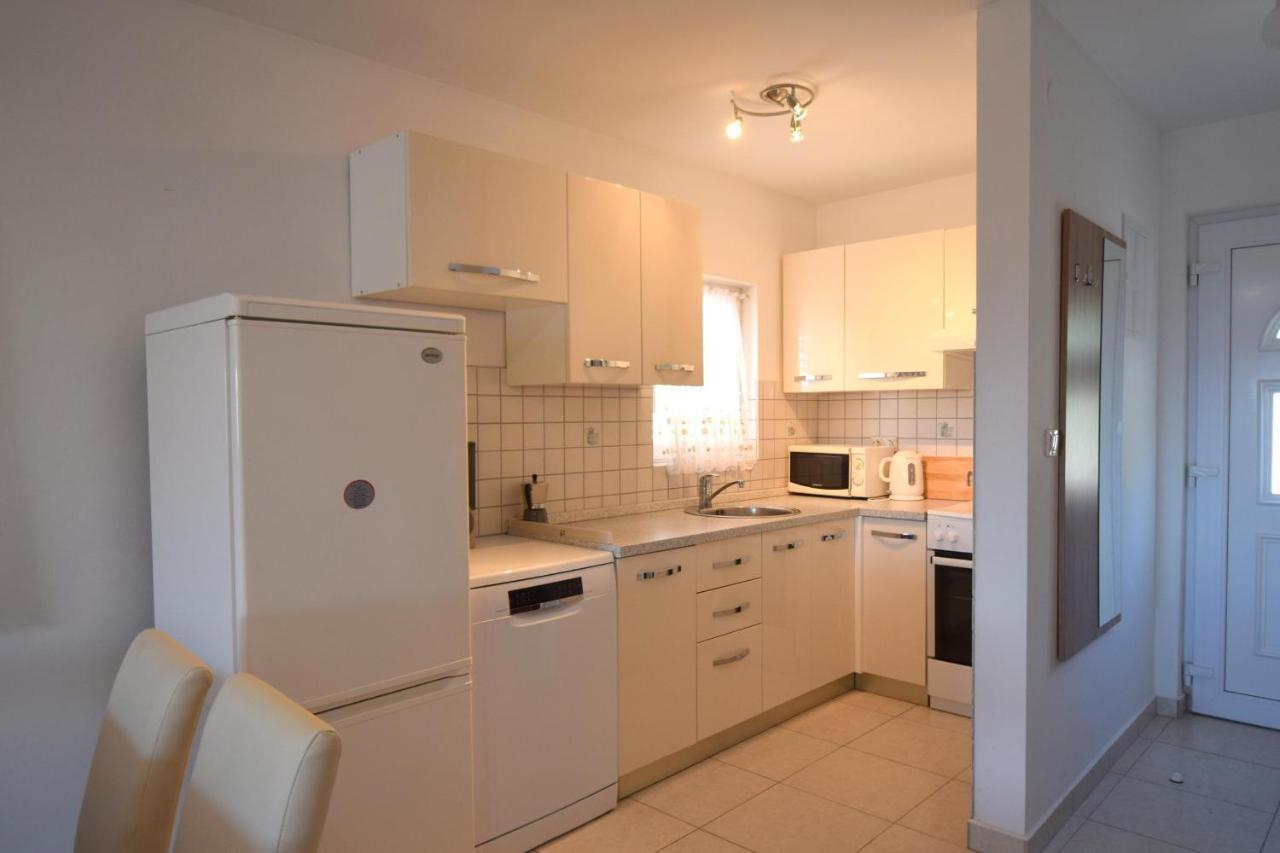 Apartments Marjolovic Njivice Esterno foto