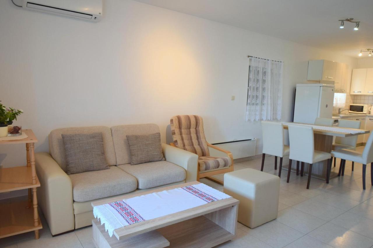 Apartments Marjolovic Njivice Esterno foto